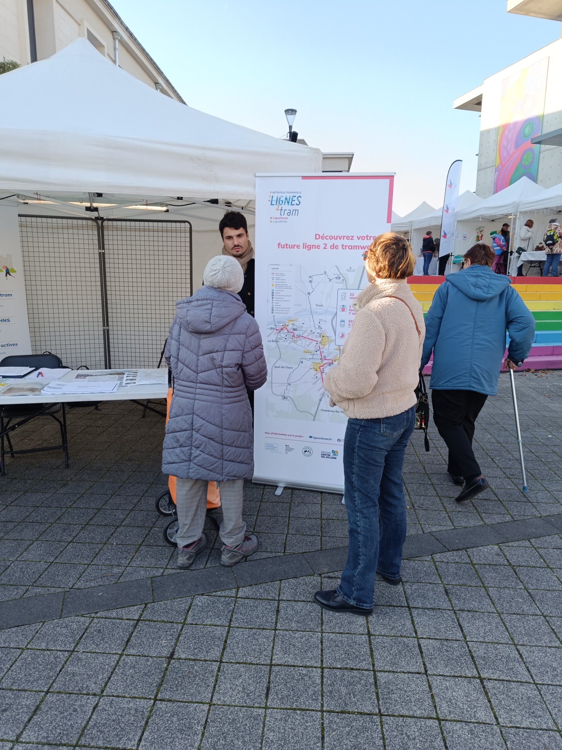 Lors du marché de Noël de La Riche, samedi 13 décembre, plus d'une quarantaine de visiteurs sur le stand du projet !
